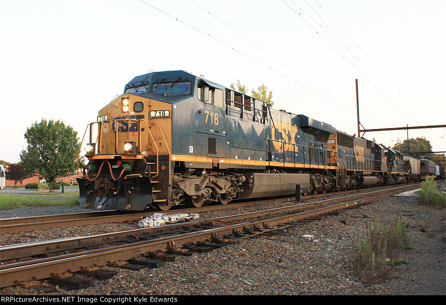 CSX ES44AC #718 on Q438-11